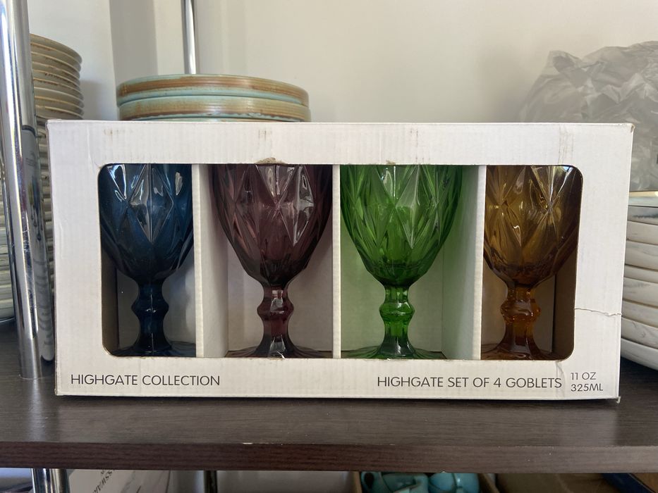 Разноцветные фужеры / бокалы