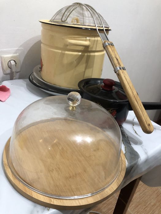Продам кастрюли,тарелки и разные посуду