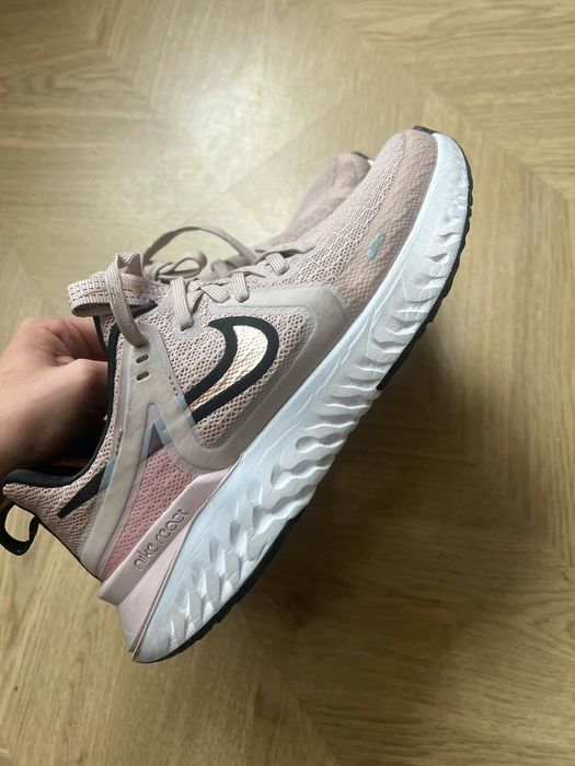 Обувки Nike Legend React