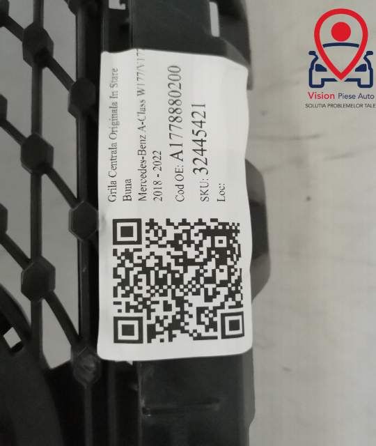 Оригинална centralna решетка в добро състояние Мерцедес-Бенц А-Клас /
