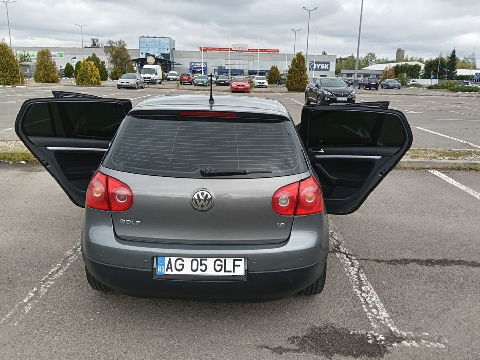 Vand golf 5 impecabil.