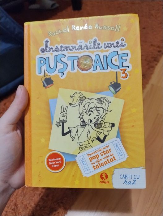 Carte Însemnările unei puștoaice în română