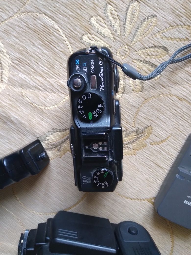 Предлага две редки фото камери  Nikon /Canon