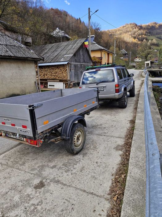 Vand JEEP CHEROKEE XJ an 2000 + Remorca 750 KG