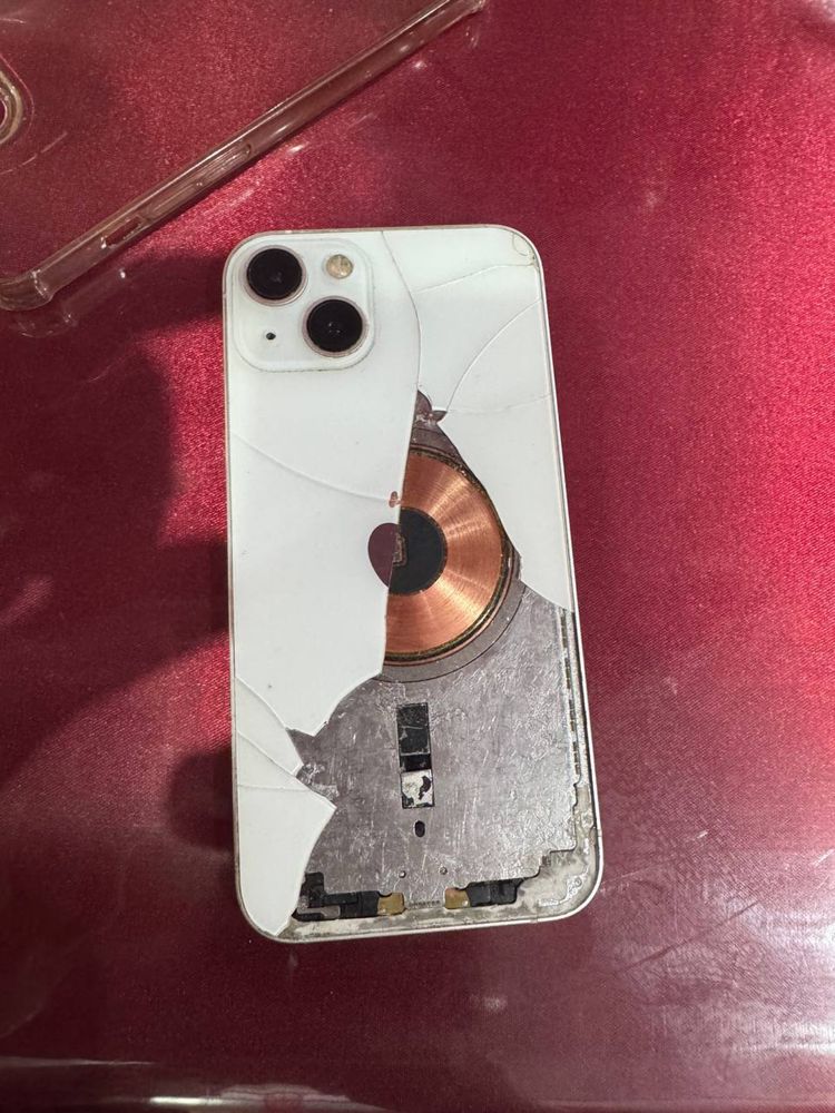 Продам Iphone 13