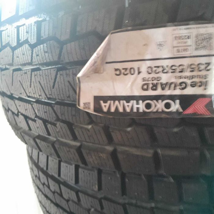 Продам шины  зимние новые Япония 235/55/R20