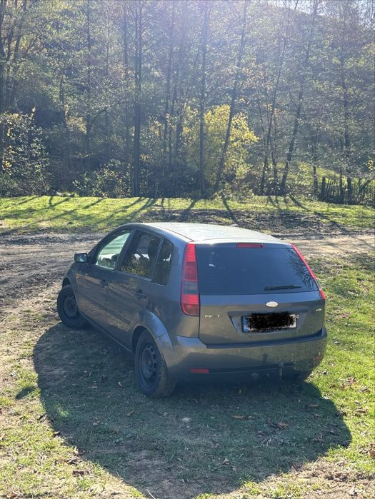 Vând Ford Fiesta