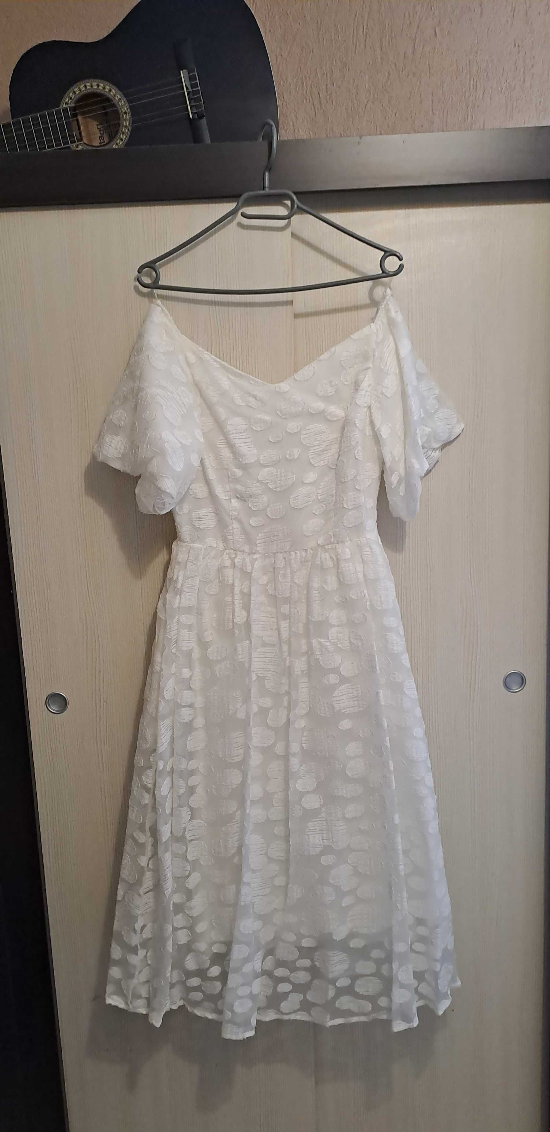 Бяла рокля, N 38,размер М