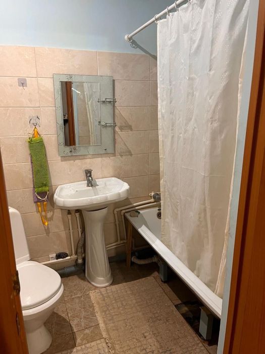 Продается 2 ком кв ,р-н Женис