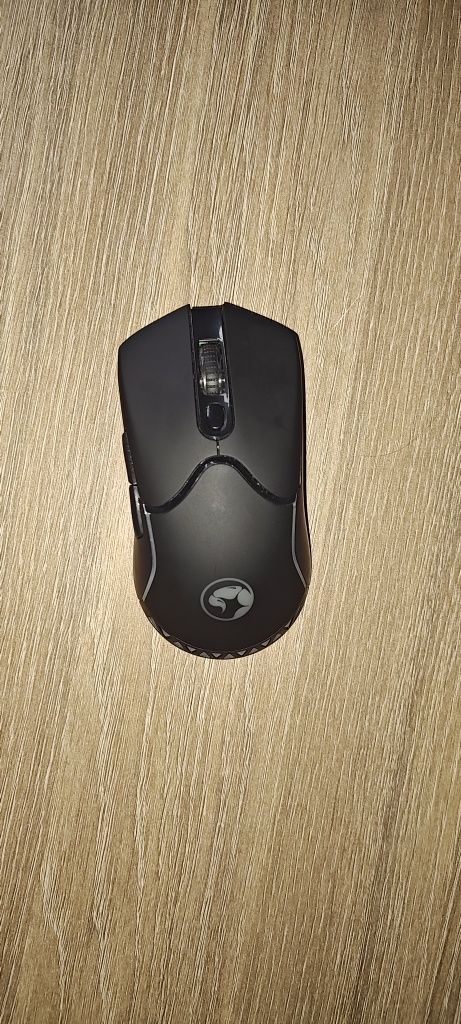 PlayStation 4 slim cu tastatura și mouse