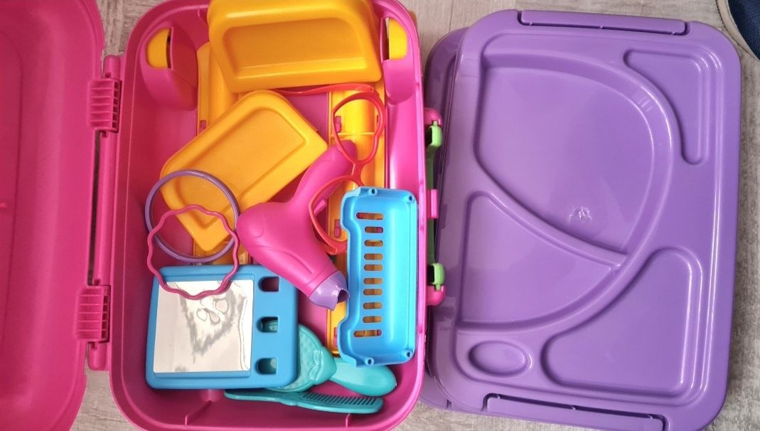 Jucarie valiza fete cu accesorii