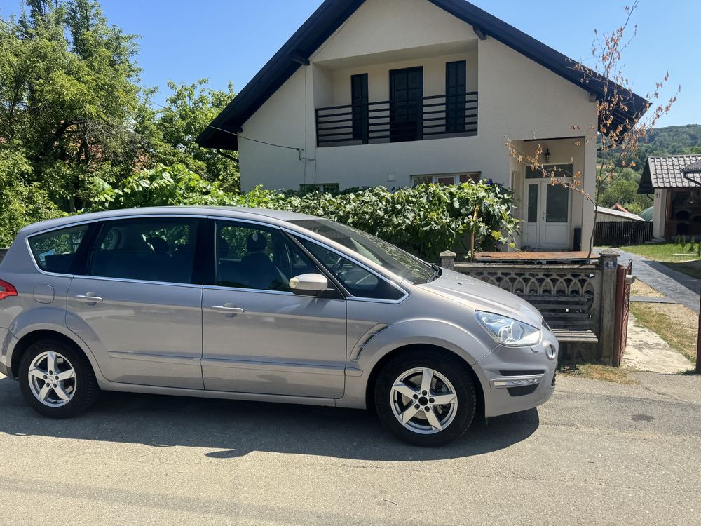Ford x max 7 locuri