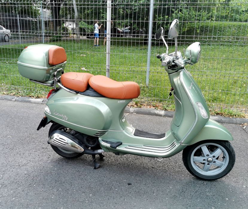 Piaggio Vespa LVX 125