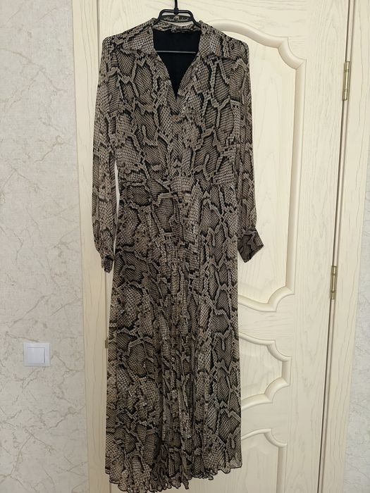 Новое платье с принтом Zara