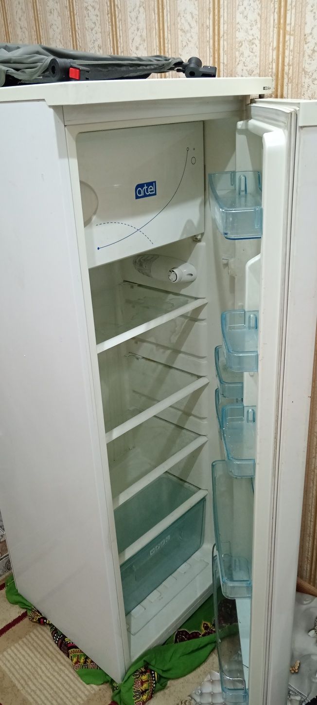 Холодильник продаётся