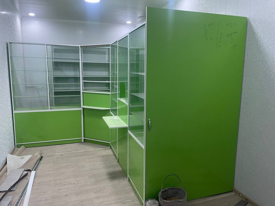 продаётся мебель для аптеки или магазина