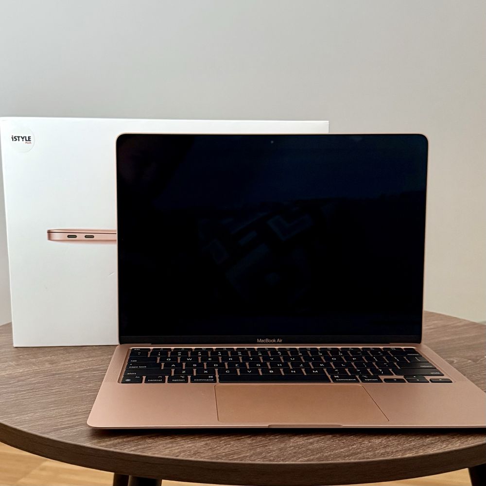 MacBoock Air M1 chip 8/256GB Gold