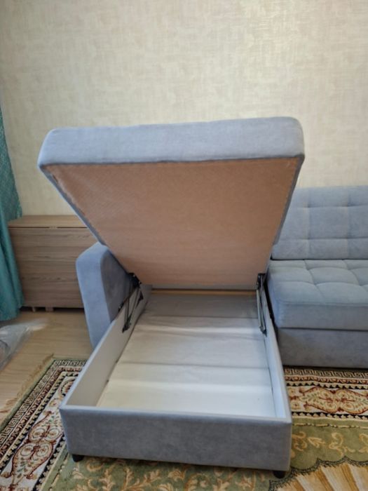 Продаётся диван.