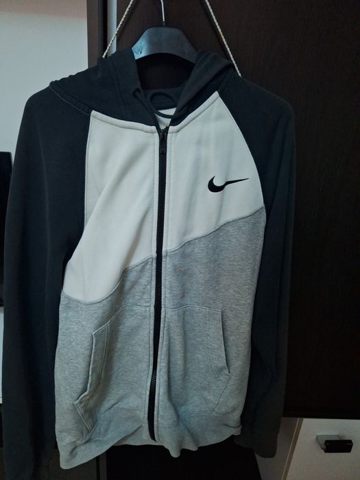 Tricou dsquared mărimea s și hanorac Nike mărimea s se vând ambele