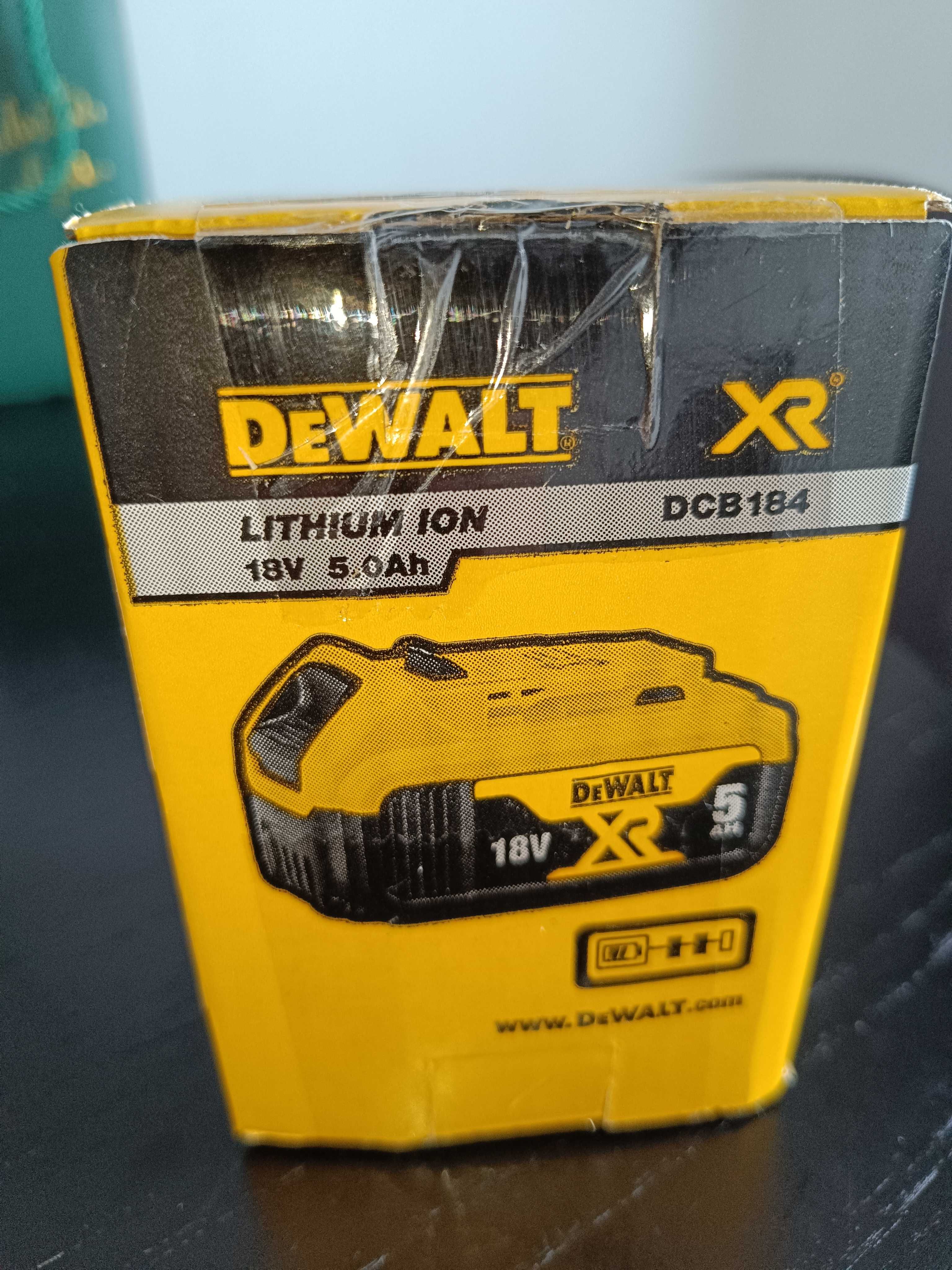 Acumulator Dewalt DCB184