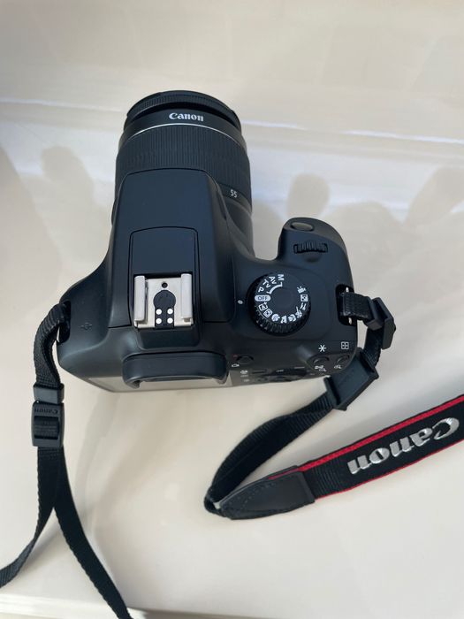 CANON EOS 4000D  +  Пълна комплектна чанта