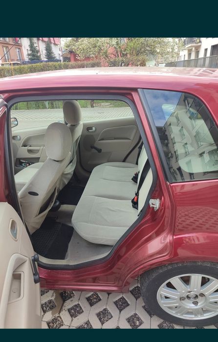 Vând Ford fiesta motorina