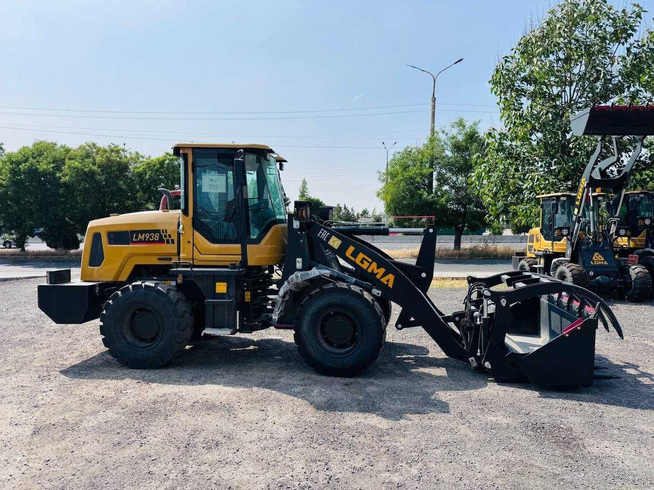 Фронтальный погрузчик Lugong LM938 1.2 куб