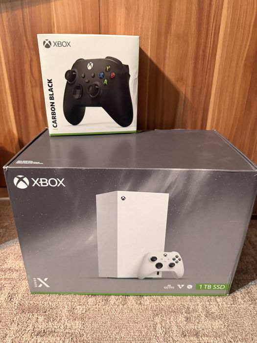 Xbox series x Digital (Model 2025)  2 x Controller