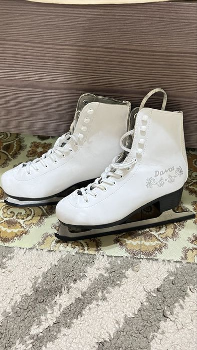 Продам женские коньки