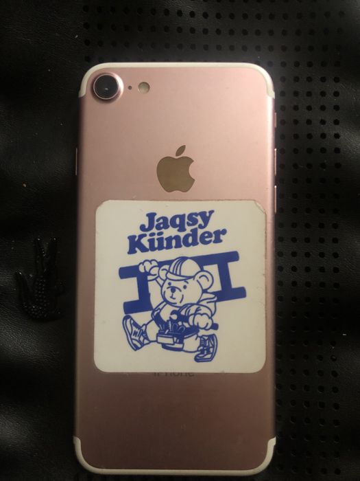 Айфон 7/ 32гб  минус толька экран но он не мешает!