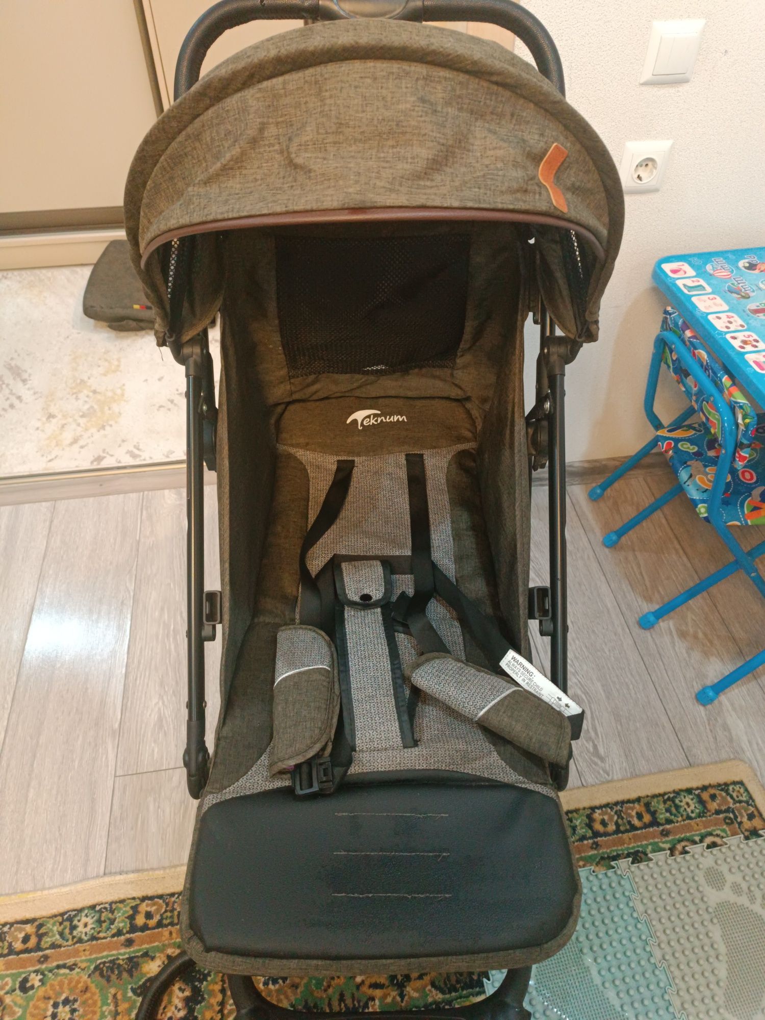 Продам детскую прогулочную коляску