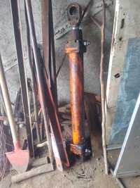 Vând cilindru hidraulic