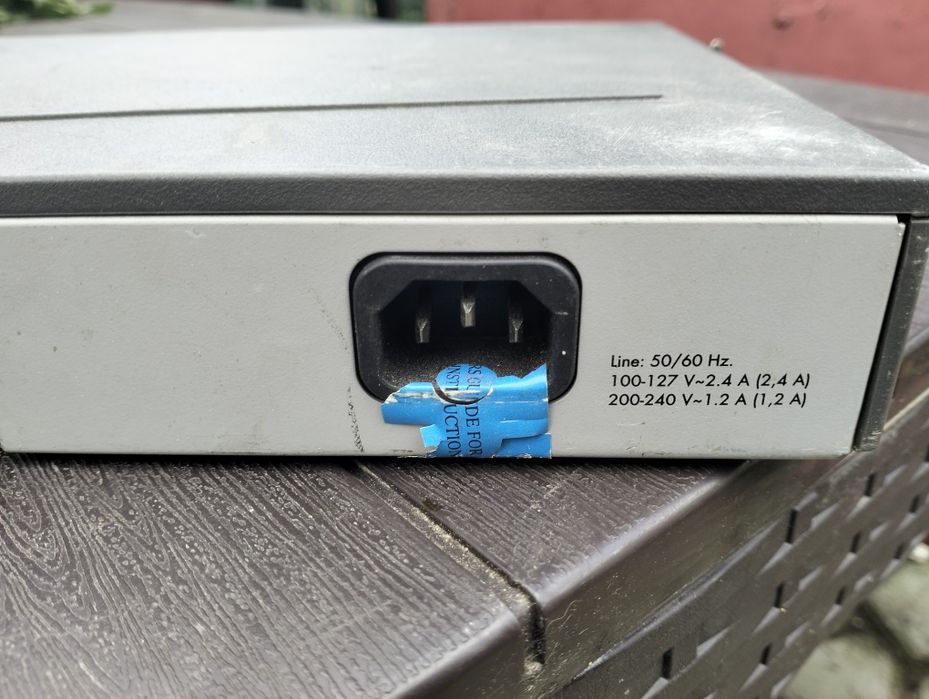 Switch HP ProCurve J4818A  2324 HP 24-port 10/100Base-Tx