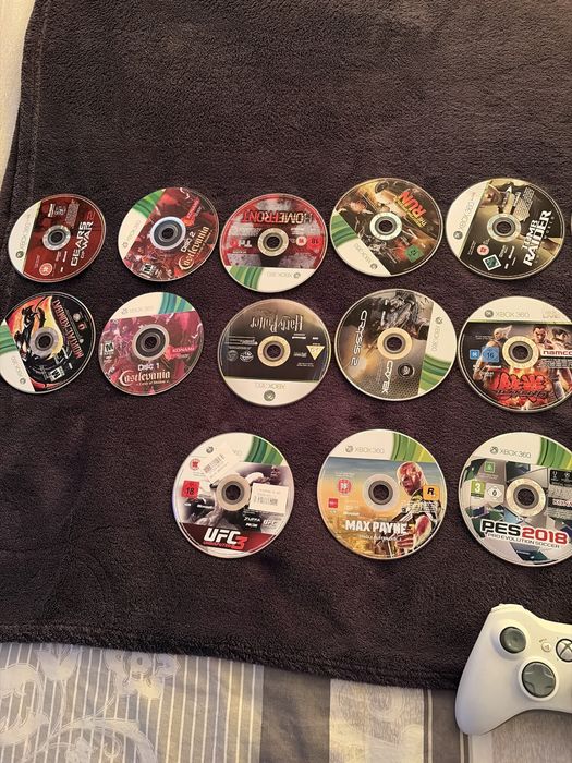 Продавам Xbox 360 с 2 джостика и 25 игри !