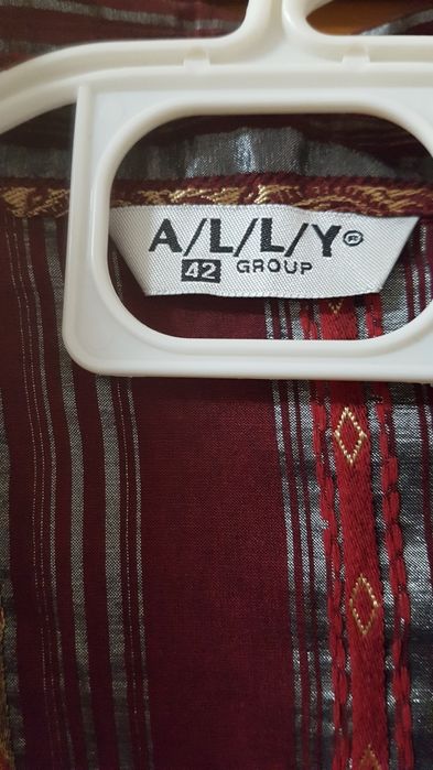 Дамска блуза нова размер 42.