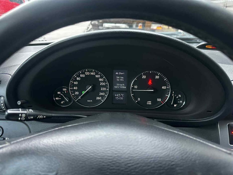 Продава се-Mercedes-C220