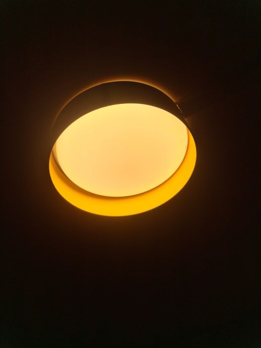 Plafoniera cu lumina calda