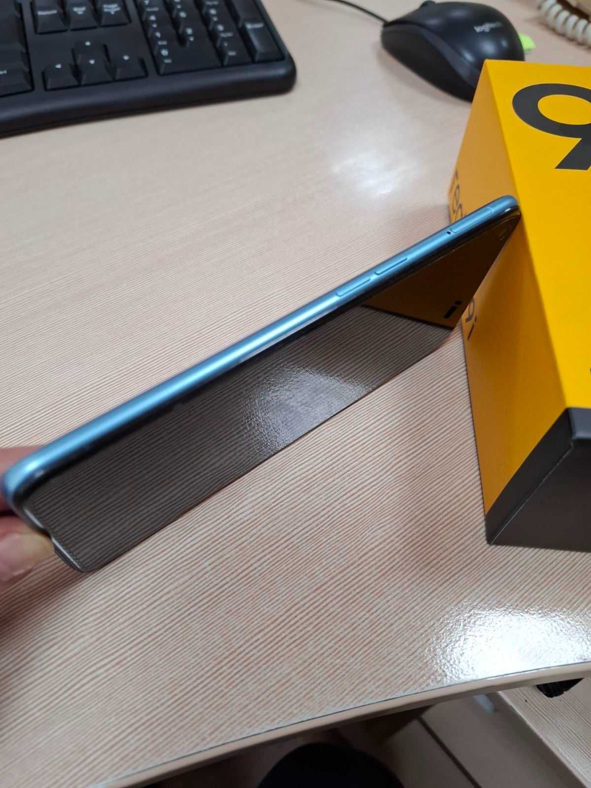 Продавам телефон REALME 9 I  изключително запазен