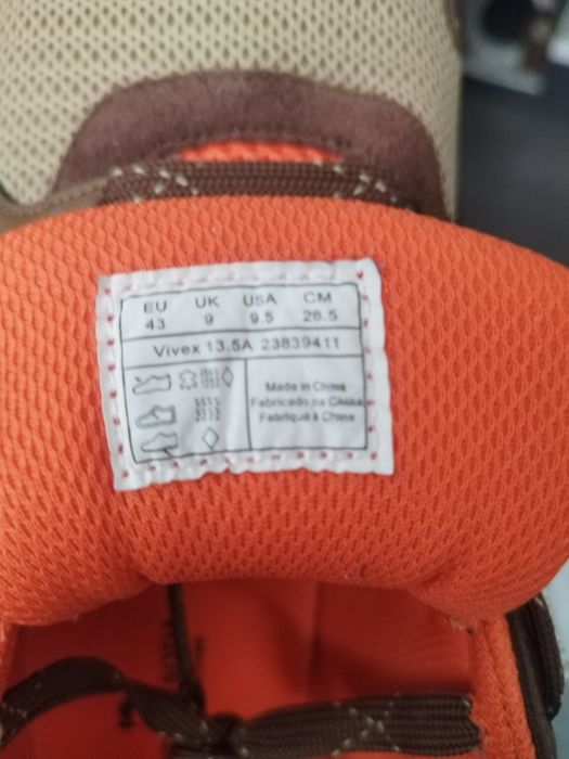 Vând convenabil pantofi sport