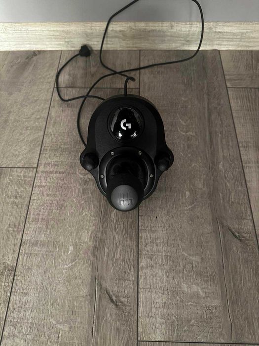 Волан, педали и скоростен лост Logitech G923