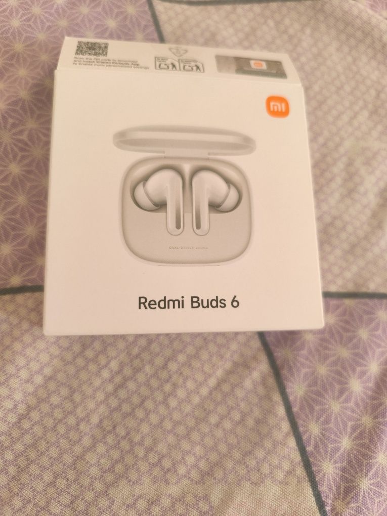 Продаю свои наушники Redmi buds 6 в хорошем состоянии пользовался мало