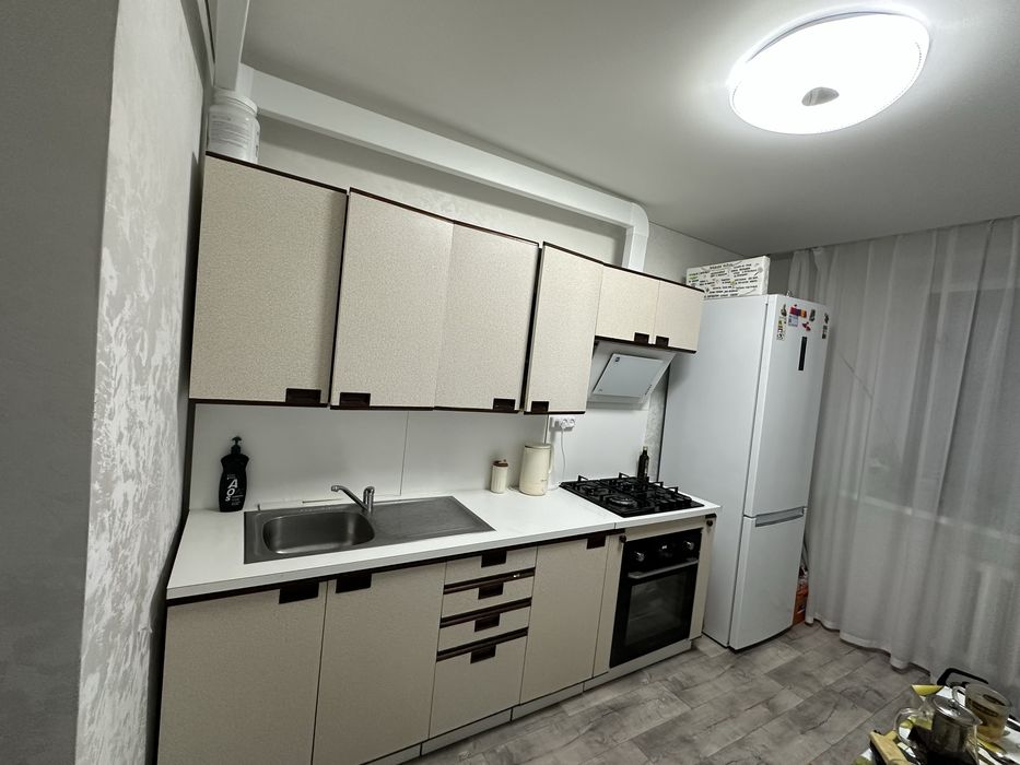 Продам кухонный гарнитур в хорошем состоянии