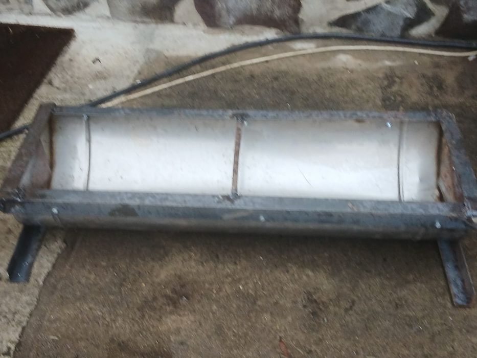 Vând troaca pentru animale