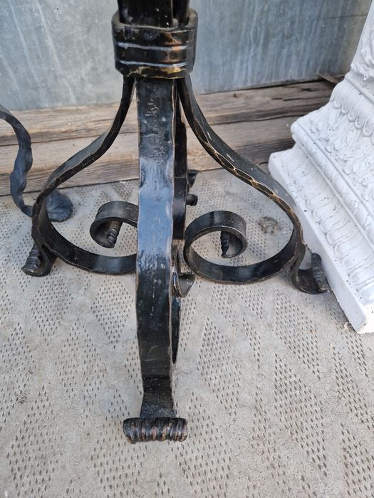 Vând 2 sfetnice mari din fier forjat