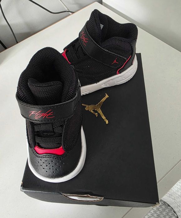 Бебешки обувки jordan max aura 4