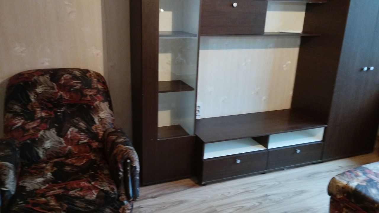 Дава се под наем Едностаен апартамент в Шумен, 5-ти полк - 44 кв.м за 178.5 € - Снимка #2