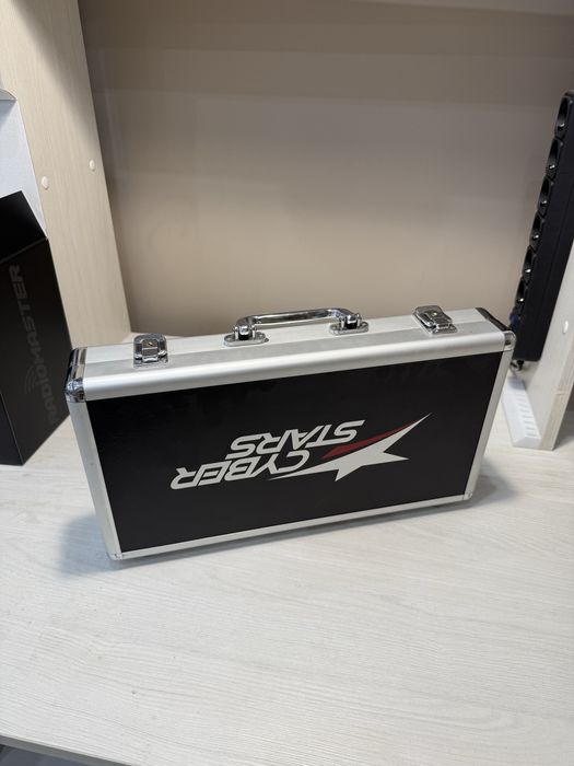 Покерный набор на 300 фишек (тяжелые)