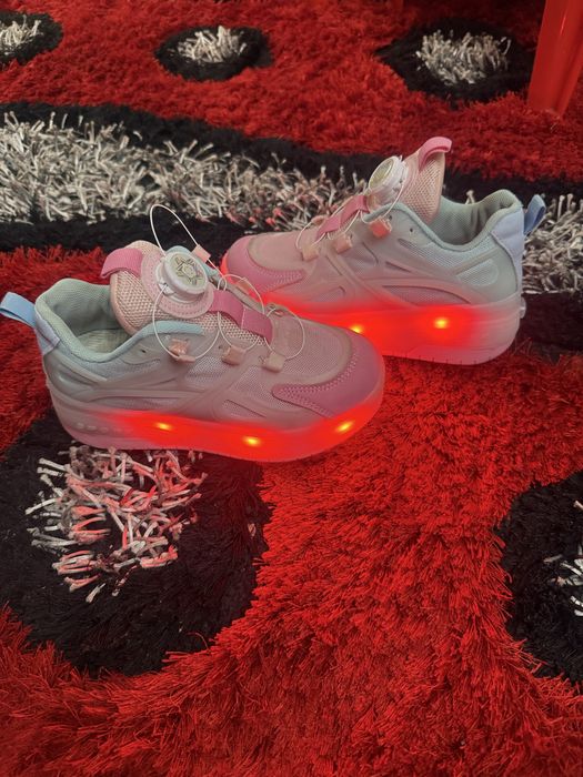 Papuci cu role……….