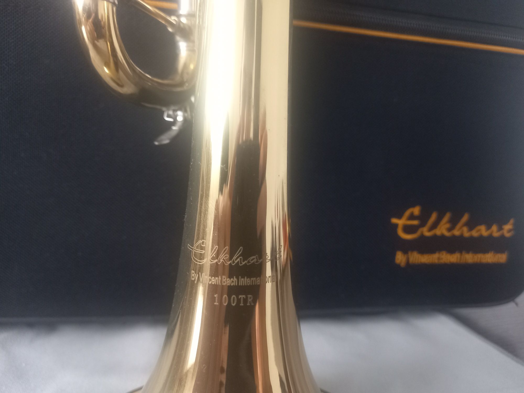Vând trompeta Elkhart By Vincent Bach Internațional 100TR