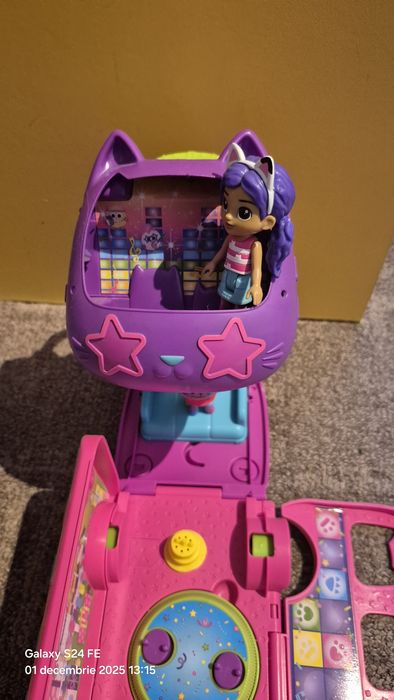 Autobuzul Gabby s Dolhouse